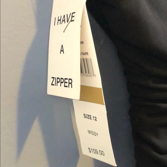 Woman dress - Picture 4 of 6